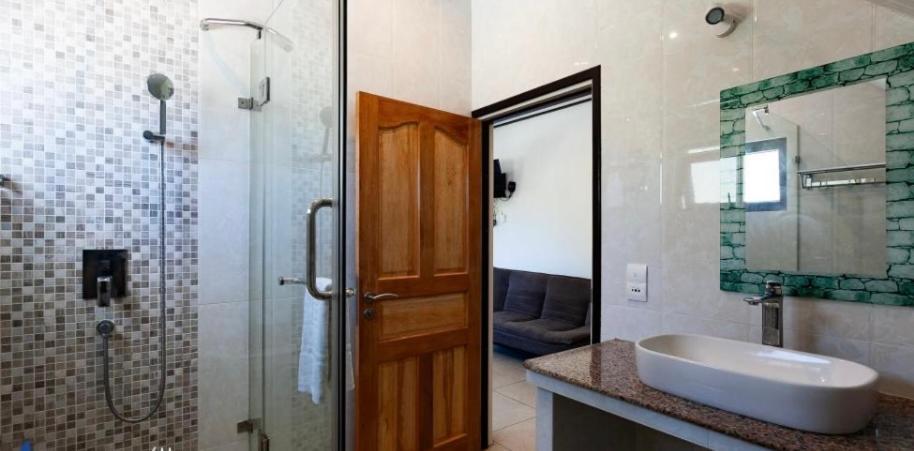 Hyde-Tide Guesthouse Ла-Діг Екстер'єр фото